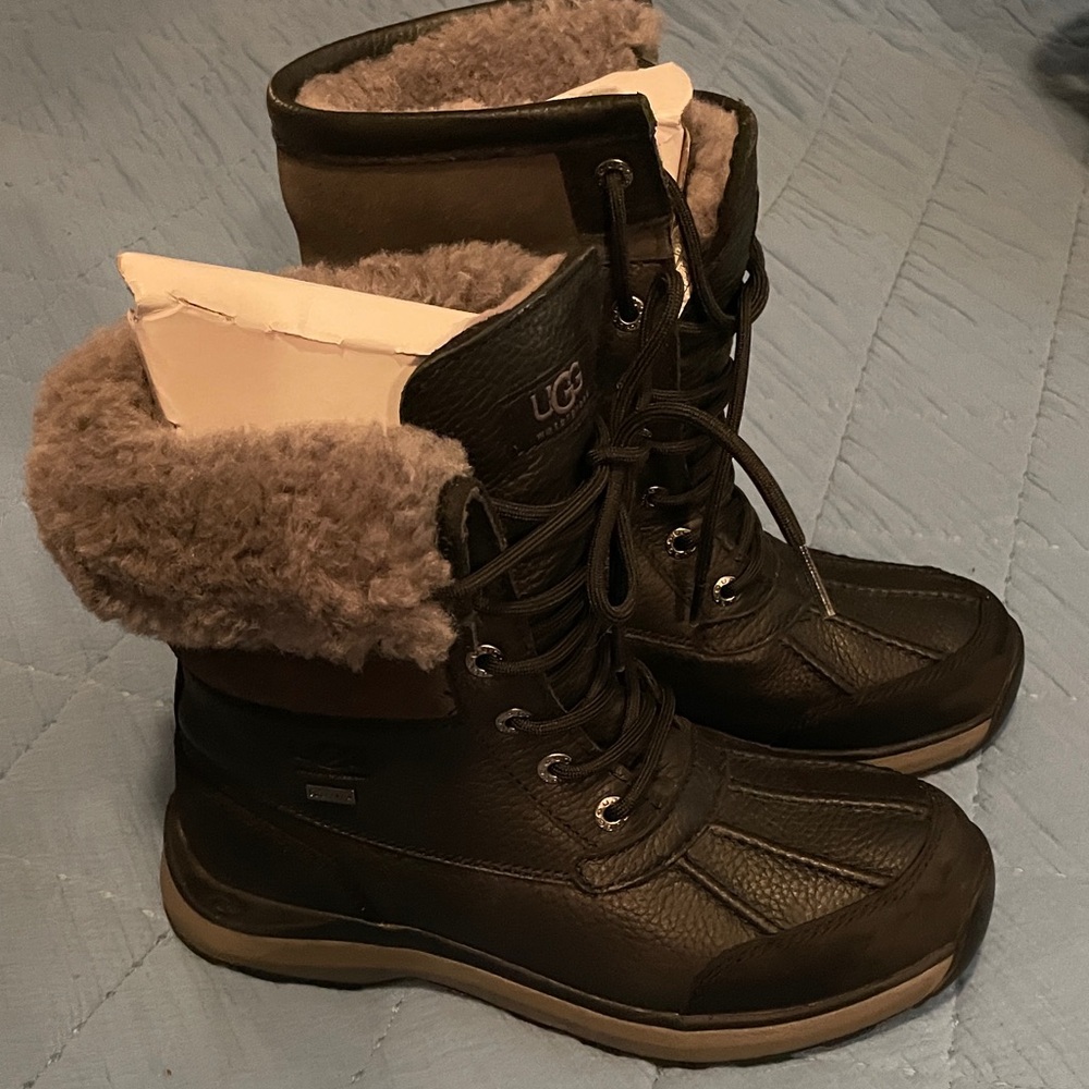 NWOT- UGG Women's black Winter Boots